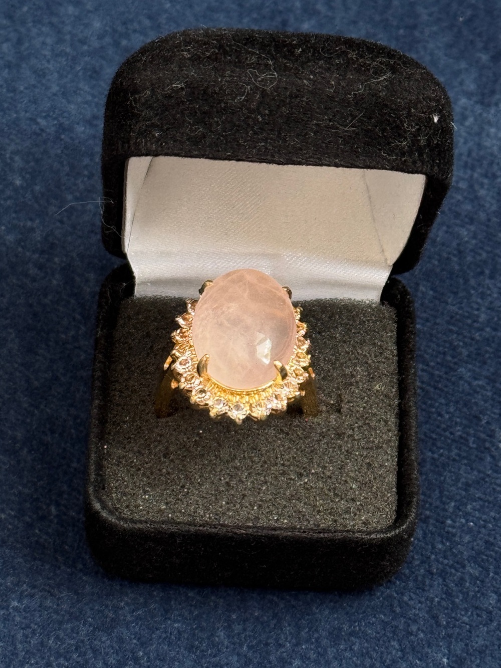 Stunning Gold tone large oval rose quartz cabochon Cocktail Ring Size 7